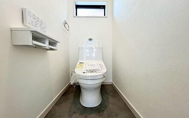 《トイレ》 ■清潔感のある落ち着いたトイレ。