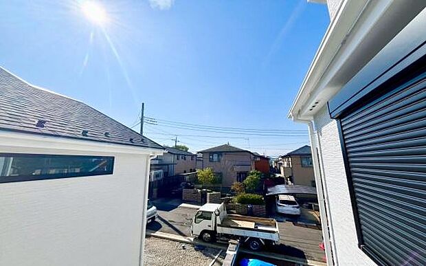 《眺望》 ■目の前には気持ちの良い青空が広がります。開放的で開けた空間が望めます。