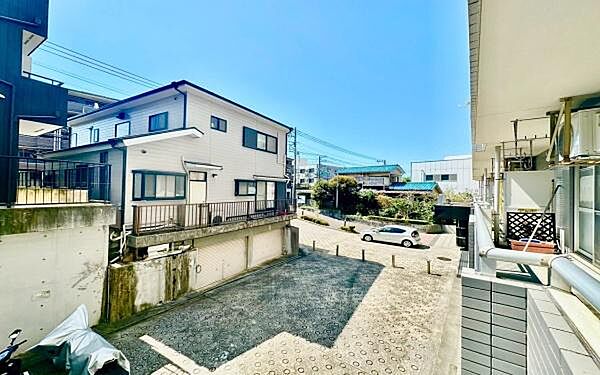 《眺望》　■目の前には気持ちの良い青空が広がります。