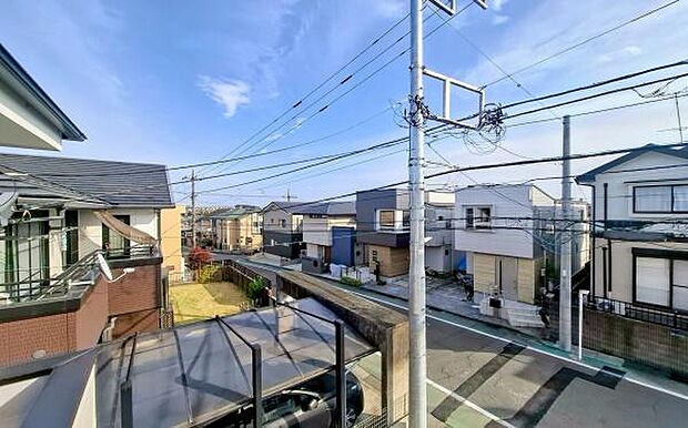 《眺望》　■目の前には気持ちの良い青空が広がります。開放的で開けた空間が望めます。