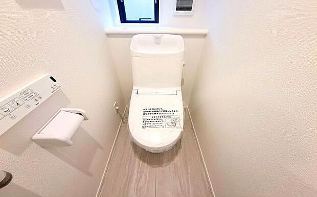 《トイレ》　■清潔感のある落ち着いたトイレ。