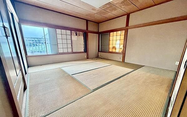 《和室》　■現地写真です。リフォーム後が楽しみです。