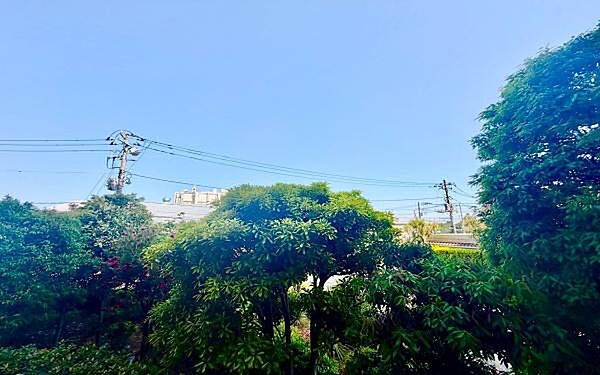 《眺望》　■目の前には気持ちの良い青空が広がります。開放的で開けた空間が望めます。