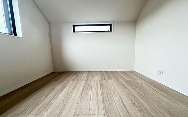 《洋室》 ■机とべットを入れても十分な広さ。お子様の勉強部屋に。