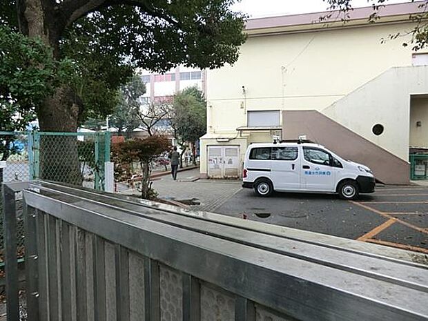 横浜市立大口台小学校まで777m