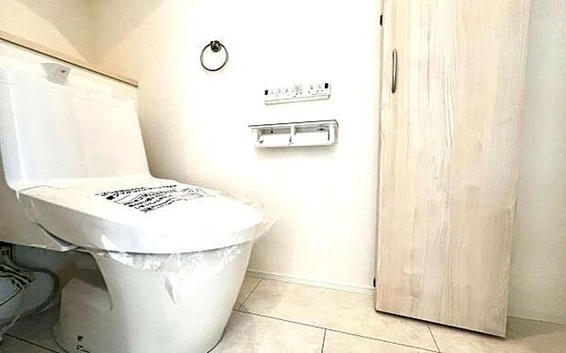 《トイレ》　■トイレは明るい空間で清潔感があります。