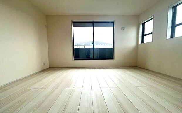 《子供部屋》　■お子様の成長を優しく見守る、明るい子供部屋。遊んだり、学んだり、時には一人の時間を過ごしたりと健やかな毎日を育む大切な場所。未来への第一歩を育む、かけがえのない空間です。