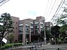 周辺：横浜市中央図書館まで736m