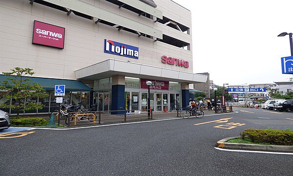 スーパー三和 本牧店まで850m、生鮮食品を中心に加工食品、日用雑貨の品揃えも充実。毎日の生活に必要な商品が豊富に揃うスーパー。