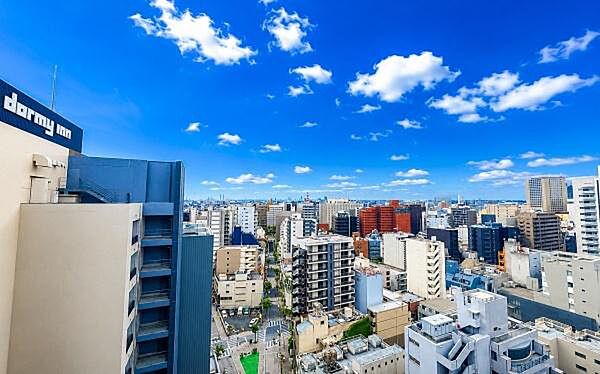 《眺望》　■目の前には気持ちの良い青空が広がります。開放的で開けた空間が望めます。
