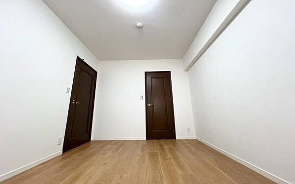 《子供部屋》　■机とべットを入れても十分な広さ。。お子様の勉強部屋に。