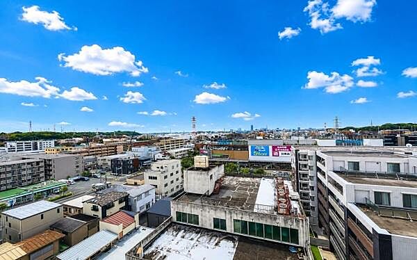 《眺望》　■目の前には気持ちの良い青空が広がります。開放的で開けた空間が望めます。
