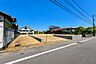 その他：《前面道路》　■道路と敷地はフラットな地形です。
