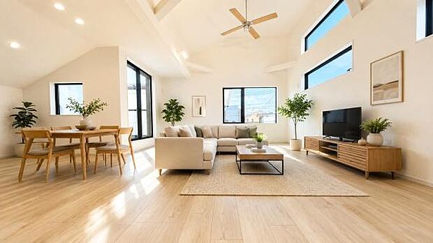《リビングダイニング》　■落ち着いた雰囲気で、大人の気品漂うＬＤＫ。居住中のため室内に家具家電や小物がありますが、画像はCG加工により消去しており現況とは異なります。