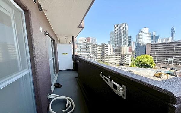 《バルコニー》　■「青い空」と「白い雲」、「気分が晴れる場所」がここにあります。