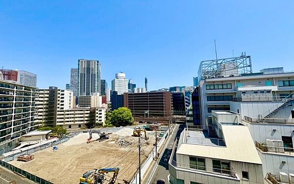 《眺望》　■目の前には気持ちの良い青空が広がります。開放的で開けた空間が望めます。