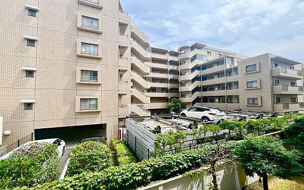 《眺望》爽やかな青空と緑豊かな自然に囲まれた眺望良好地。