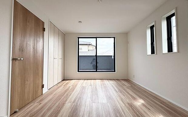 《寝室》 ■心地よい眠りへといざなうしっとりと落ち着いた雰囲気の寝室。