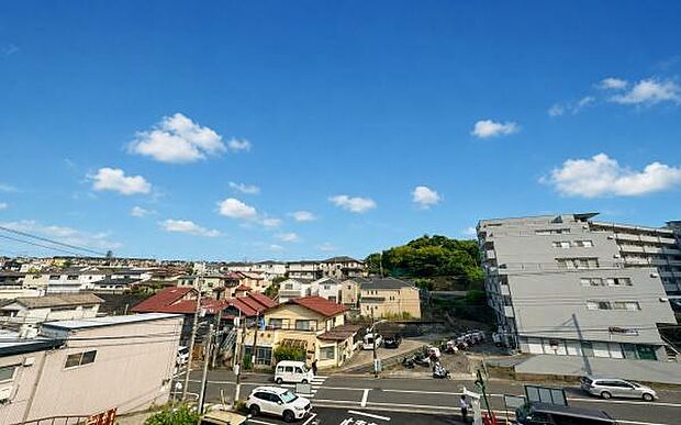 《眺望》 ■目の前には気持ちの良い青空が広がります。開放的で開けた空間が望めます。