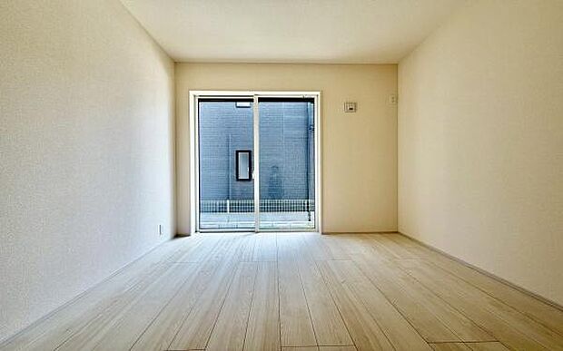 《洋室》　■机とべットを入れても十分な広さ。。お子様の勉強部屋に。