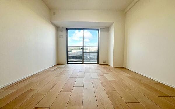《子供部屋》　■机とべットを入れても十分な広さ。。お子様の勉強部屋に。