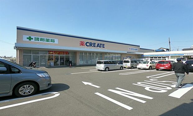 クリエイトエス・ディー横浜東久保町店まで641m、営業時間　ドラッグストア　10時から22時　調剤　平日9時から18時30分　土曜9時から12時30分