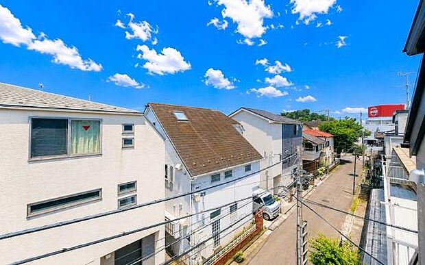 《眺望》　■目の前には気持ちの良い青空が広がります。開放的で開けた空間が望めます。