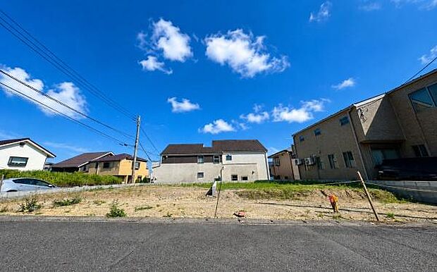 《現地》 さわやかな風が渡りたっぷり陽光がふりそそぐ立地。