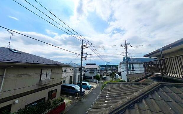 《眺望》 ■目の前には気持ちの良い空が広がります。開放的で開けた空間が望めます。