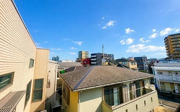 《眺望》 ■目の前には気持ちの良い青空が広がります。開放的で開けた空間が望めます。