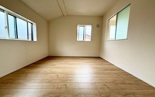 《子供部屋》 ■お子様の成長を優しく見守る、明るい子供部屋。遊んだり、学んだり、時には一人の時間を過ごしたりと健やかな毎日を育む大切な場所。未来への第一歩を育む、かけがえのない空間です。