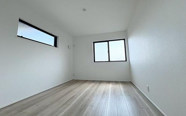 《子供部屋》 ■机とべットを入れても十分な広さ。。お子様の勉強部屋に。
