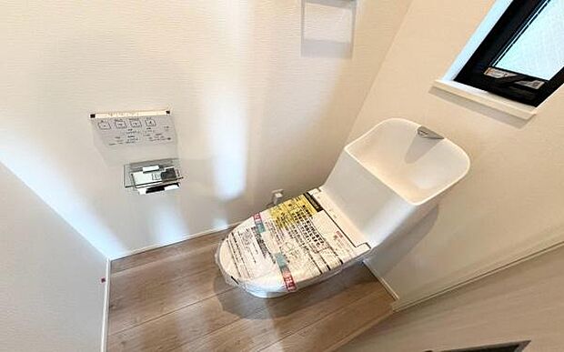 《トイレ》 清潔感のある落ち着いたトイレ。
