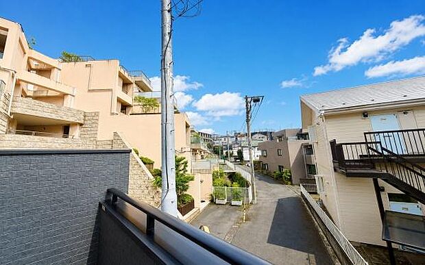 《眺望》 ■目の前には気持ちの良い青空が広がります。開放的で開けた空間が望めます。