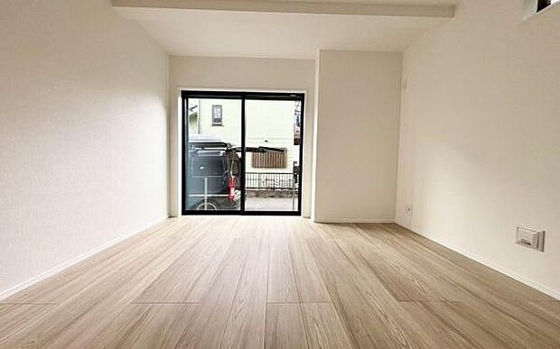 《子供部屋》 ■お子様の成長を優しく見守る、明るい子供部屋。遊んだり、学んだり、時には一人の時間を過ごしたりと健やかな毎日を育む大切な場所。未来への第一歩を育む、かけがえのない空間です。