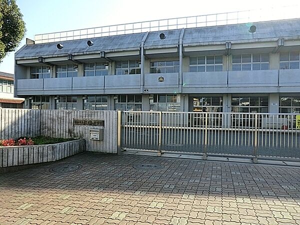 横浜市立緑が丘中学校まで525m
