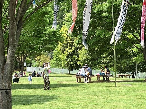 北八朔公園まで584m、東名高速下り港北ＳＡに隣接している桜のきれいな自然豊かな公園です