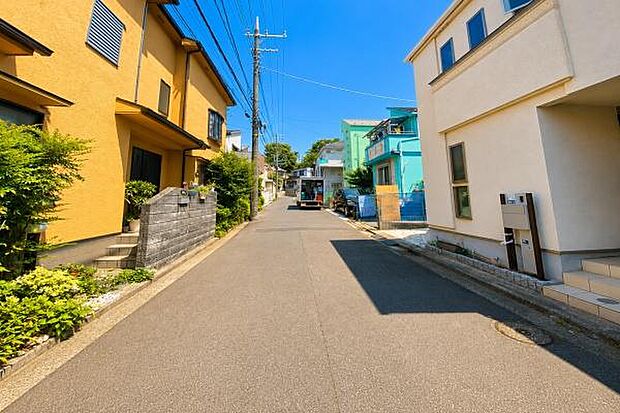 《前面道路》 ■「空」×「光」×「風」。開放感を具現化したような現地は、まさに「永住の地」としての選択肢です。