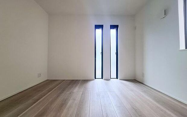《子供部屋》 ■お子様の成長を優しく見守る、明るい子供部屋。遊んだり、学んだり、時には一人の時間を過ごしたりと健やかな毎日を育む大切な場所。未来への第一歩を育む、かけがえのない空間です。