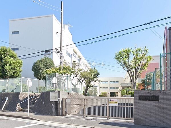 横浜市立馬場小学校まで568m