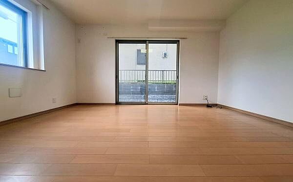《子供部屋》　■机とべットを入れても十分な広さ。。お子様の勉強部屋に。
