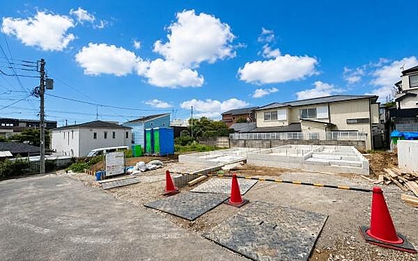 《現地》　青い空と白い雲、気分が晴れる場所がここにあります。