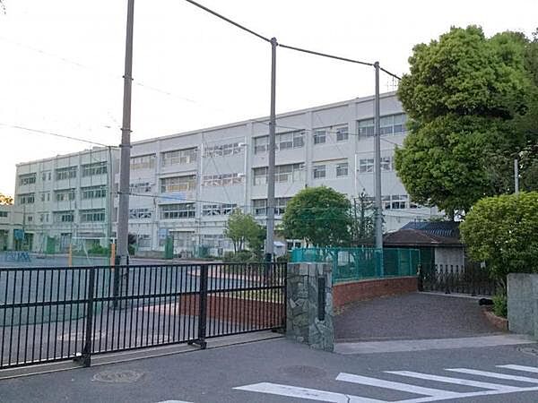 横浜市立三保小学校まで1101m