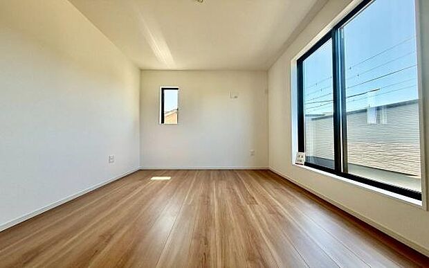 《子供部屋》　■お子様の成長を優しく見守る、明るい子供部屋。遊んだり、学んだり、時には一人の時間を過ごしたりと健やかな毎日を育む大切な場所。未来への第一歩を育む、かけがえのない空間です。