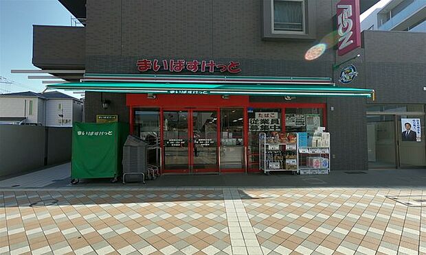 まいばすけっと藤棚商店街店まで1007m、毎日の生活用品が、ギュッと詰まったスーパーマーケット。イオン系列の価格で、お買い物ができます。