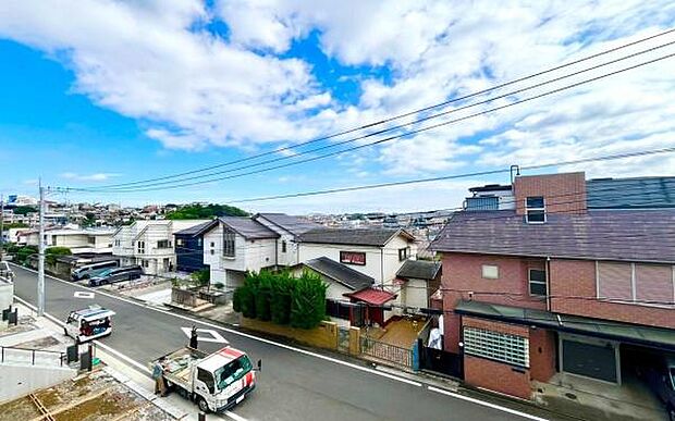 《眺望》　■「空」×「光」×「風」。開放感を具現化したような現地は、まさに「永住の地」としての選択肢です。