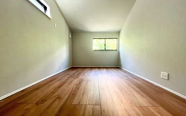 《洋室》 ■明るくスタイリッシュな空間になっています。