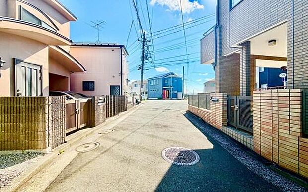 《前面道路》　■落ち着いた住環境です。