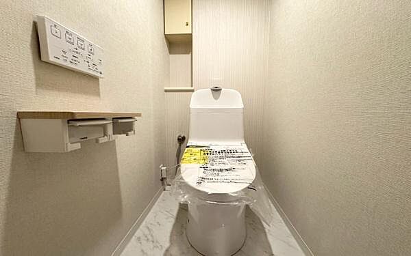 《トイレ》　■トイレは明るい空間で清潔感があります。