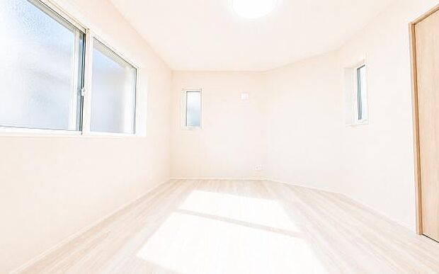《寝室》 ■心地よい眠りへといざなうしっとりと落ち着いた雰囲気の寝室。
